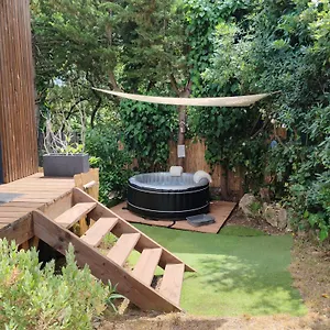 Joli Indépendant En Bois Avec Jacuzzi Prive Appartement